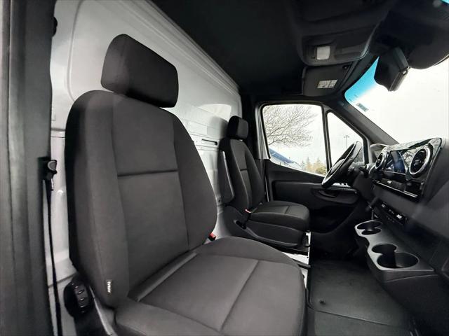2021 Freightliner Sprinter Standard Roof I4