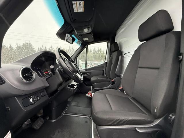 2021 Freightliner Sprinter Standard Roof I4