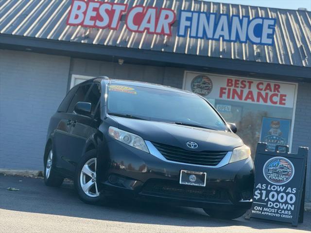 2013 Toyota Sienna LE V6 8 Passenger