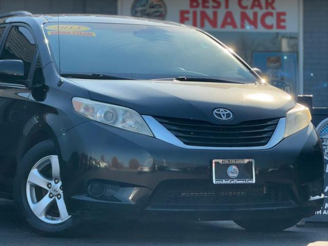 2013 Toyota Sienna LE V6 8 Passenger