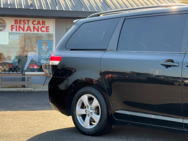 2013 Toyota Sienna LE V6 8 Passenger