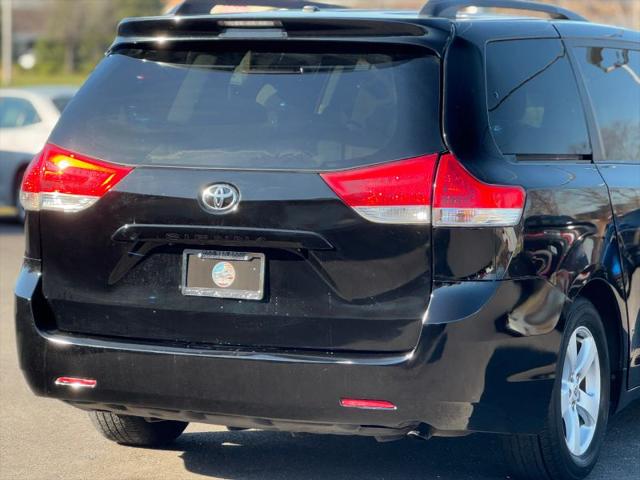 2013 Toyota Sienna LE V6 8 Passenger