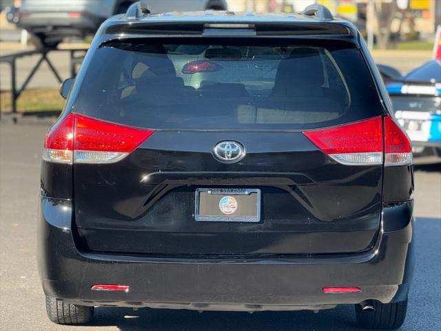 2013 Toyota Sienna LE V6 8 Passenger