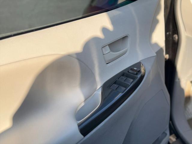 2013 Toyota Sienna LE V6 8 Passenger