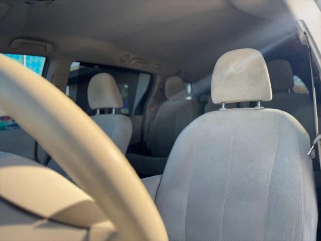 2013 Toyota Sienna LE V6 8 Passenger