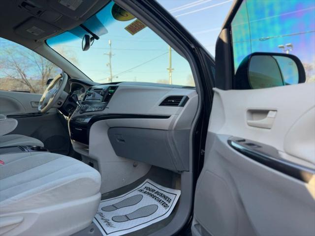 2013 Toyota Sienna LE V6 8 Passenger