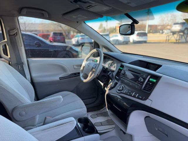 2013 Toyota Sienna LE V6 8 Passenger