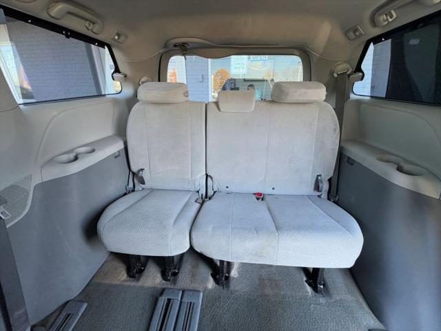 2013 Toyota Sienna LE V6 8 Passenger