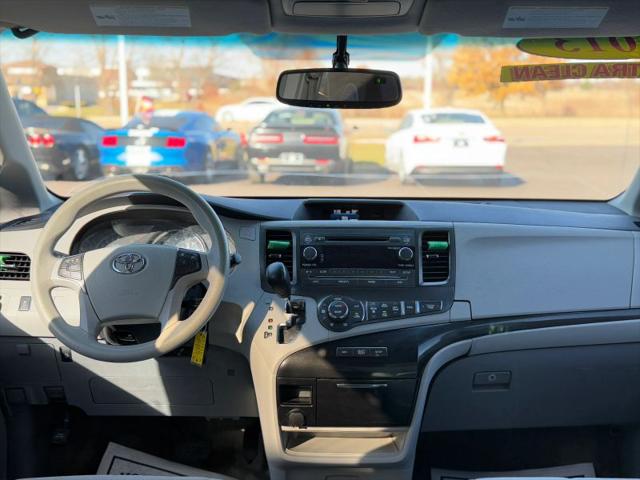2013 Toyota Sienna LE V6 8 Passenger