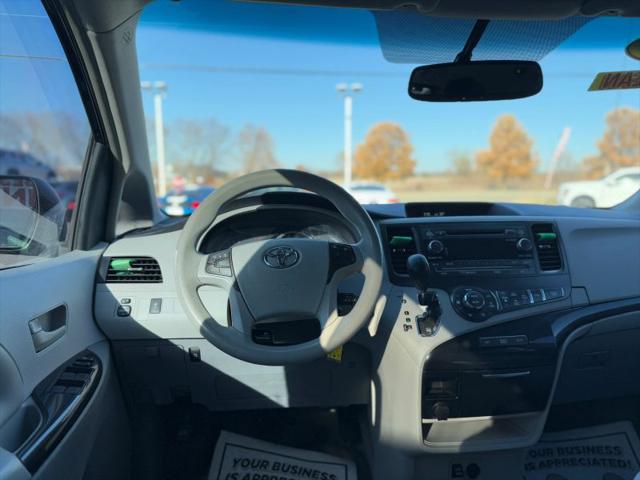 2013 Toyota Sienna LE V6 8 Passenger