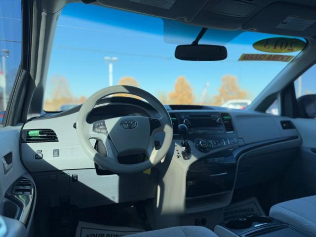 2013 Toyota Sienna LE V6 8 Passenger