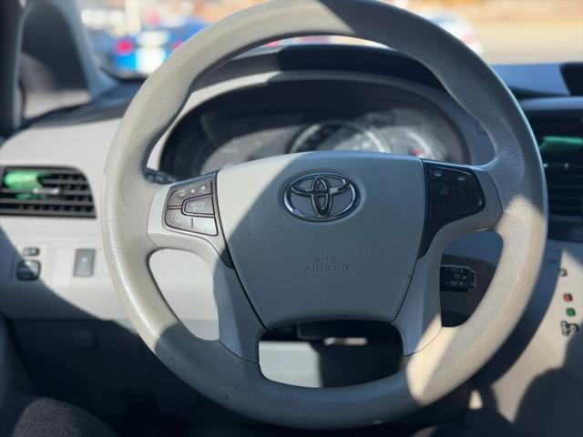 2013 Toyota Sienna LE V6 8 Passenger