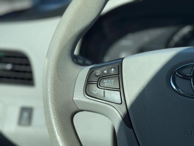 2013 Toyota Sienna LE V6 8 Passenger