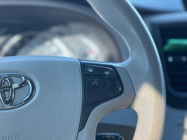 2013 Toyota Sienna LE V6 8 Passenger