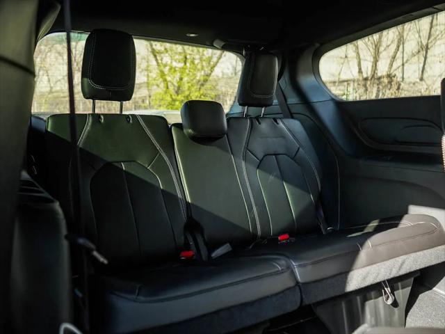 2026 Chrysler Pacifica Select AWD