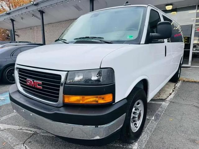 2025 GMC Savana Passenger RWD 3500 Extended Wheelbase LT