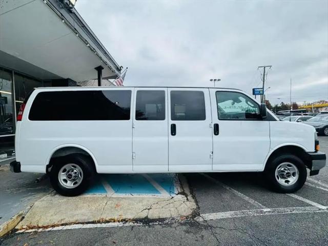 2025 GMC Savana Passenger RWD 3500 Extended Wheelbase LT