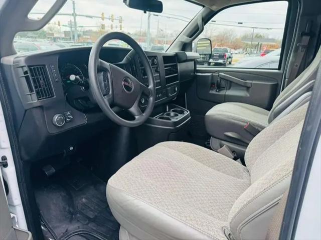2025 GMC Savana Passenger RWD 3500 Extended Wheelbase LT