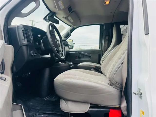 2025 GMC Savana Passenger RWD 3500 Extended Wheelbase LT