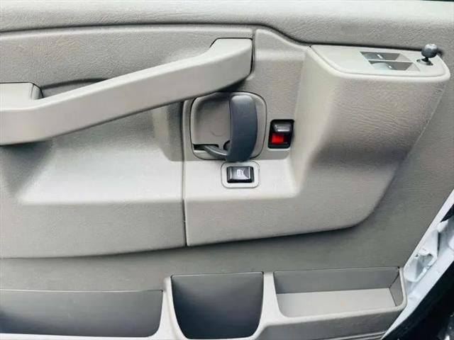 2025 GMC Savana Passenger RWD 3500 Extended Wheelbase LT