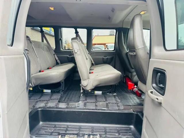 2025 GMC Savana Passenger RWD 3500 Extended Wheelbase LT