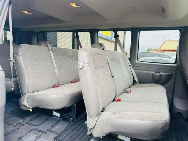 2025 GMC Savana Passenger RWD 3500 Extended Wheelbase LT