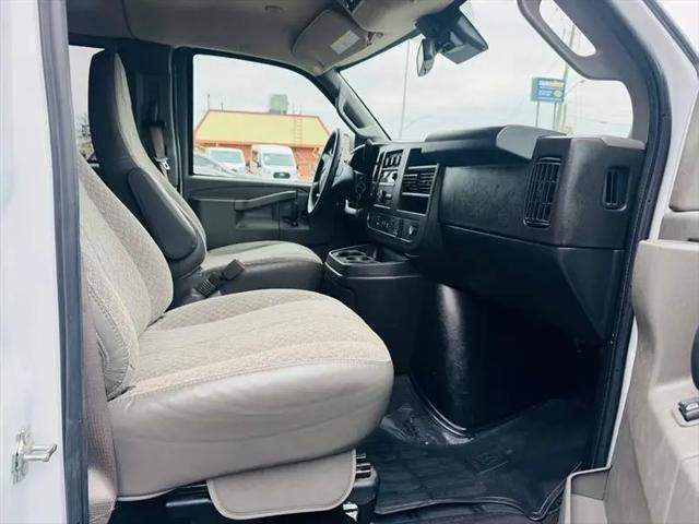 2025 GMC Savana Passenger RWD 3500 Extended Wheelbase LT