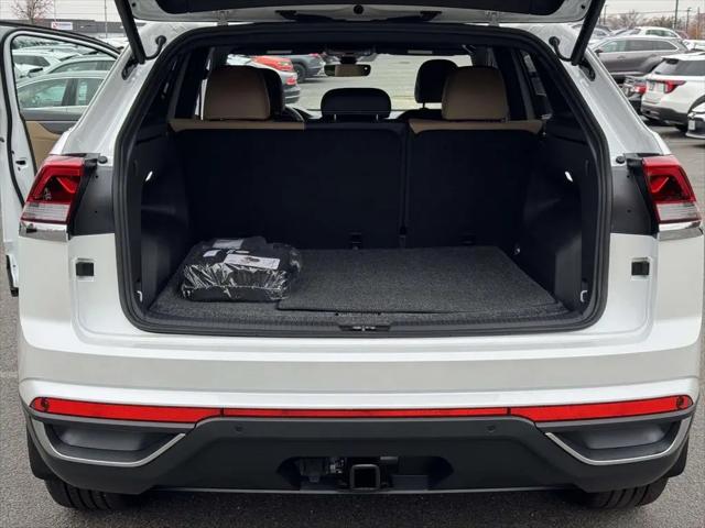 2026 Volkswagen Atlas Cross Sport SE with Technology