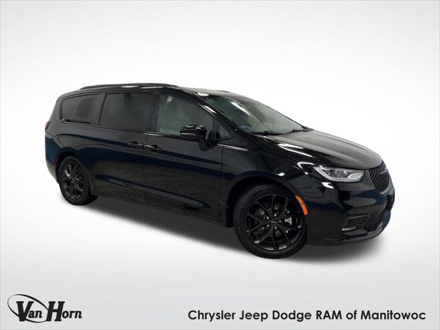 2025 Chrysler Pacifica Limited for sale in Manitowoc, WI