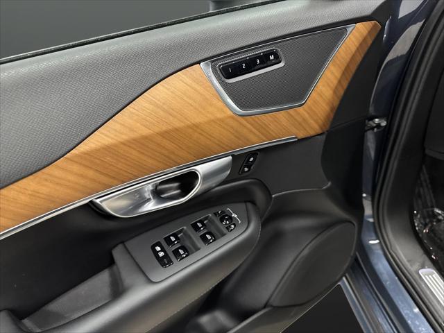 2024 Volvo XC90 B5 Plus Bright Theme