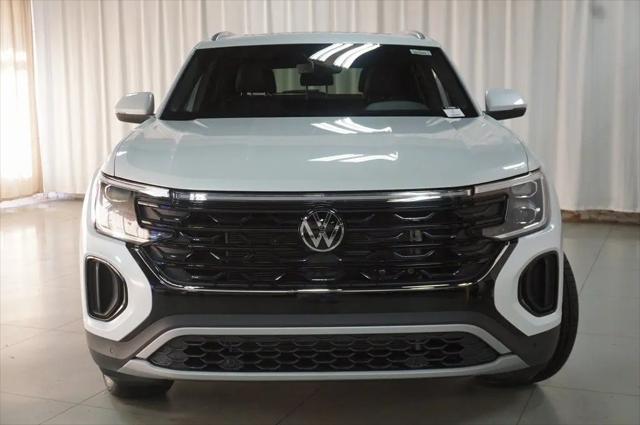 2026 Volkswagen Atlas Cross Sport SE with Technology