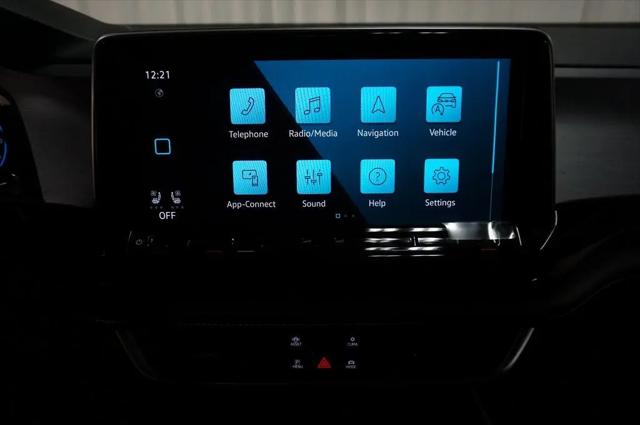 2026 Volkswagen Atlas Cross Sport SE with Technology