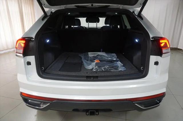 2026 Volkswagen Atlas Cross Sport SE with Technology