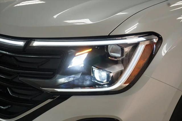 2026 Volkswagen Atlas Cross Sport SE with Technology