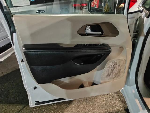 2021 Chrysler Voyager LXI