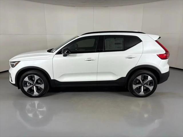 2026 Volvo XC40 Plus, B5 AWD Gas (mild hybrid), Dark