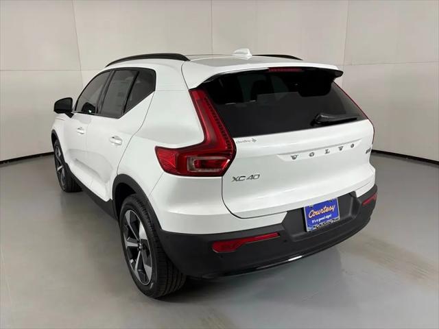 2026 Volvo XC40 Plus, B5 AWD Gas (mild hybrid), Dark
