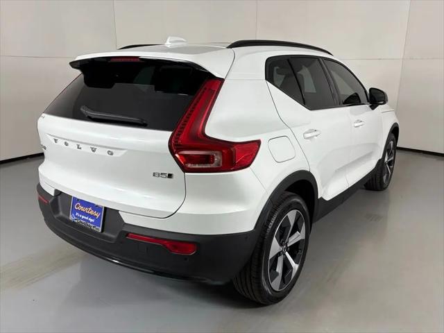 2026 Volvo XC40 Plus, B5 AWD Gas (mild hybrid), Dark