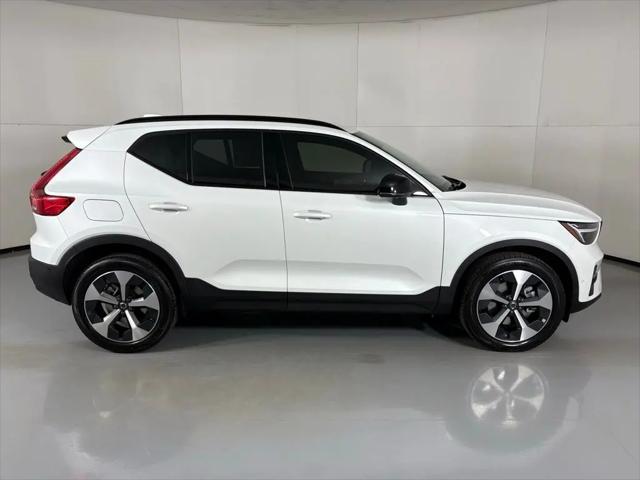 2026 Volvo XC40 Plus, B5 AWD Gas (mild hybrid), Dark