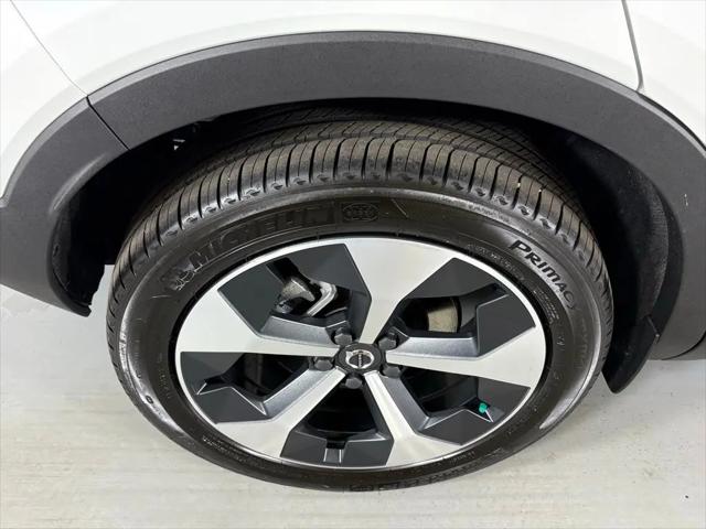 2026 Volvo XC40 Plus, B5 AWD Gas (mild hybrid), Dark