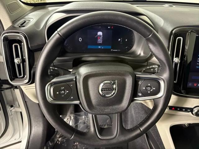 2026 Volvo XC40 Plus, B5 AWD Gas (mild hybrid), Dark