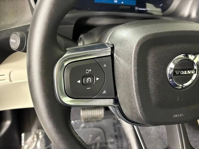 2026 Volvo XC40 Plus, B5 AWD Gas (mild hybrid), Dark