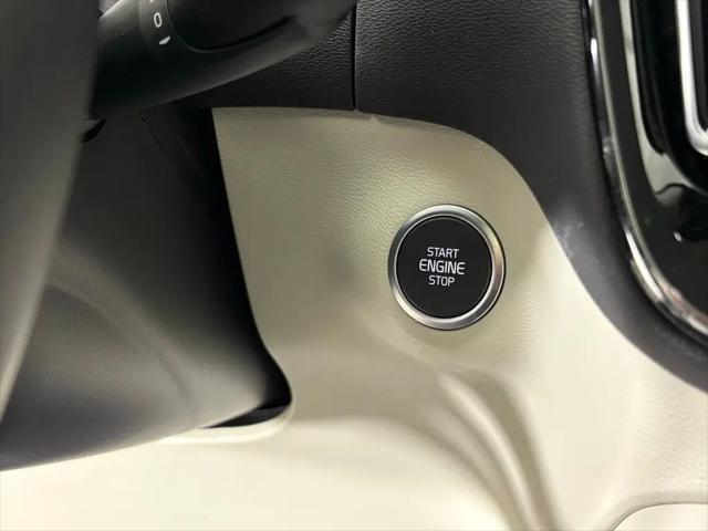 2026 Volvo XC40 Plus, B5 AWD Gas (mild hybrid), Dark