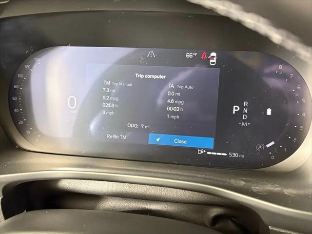 2026 Volvo XC40 Plus, B5 AWD Gas (mild hybrid), Dark