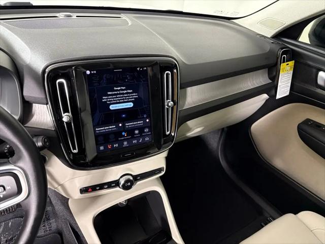 2026 Volvo XC40 Plus, B5 AWD Gas (mild hybrid), Dark