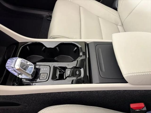 2026 Volvo XC40 Plus, B5 AWD Gas (mild hybrid), Dark