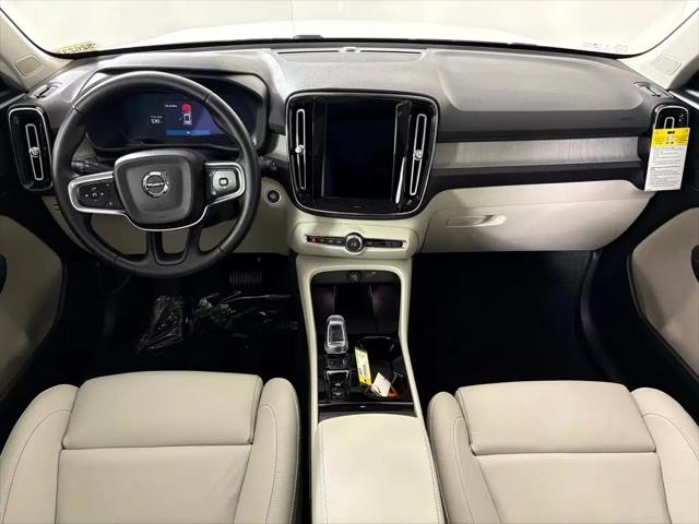 2026 Volvo XC40 Plus, B5 AWD Gas (mild hybrid), Dark