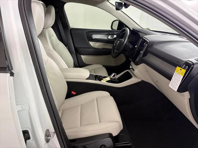 2026 Volvo XC40 Plus, B5 AWD Gas (mild hybrid), Dark