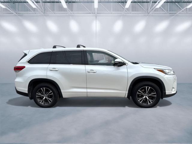 2018 Toyota Highlander LE Plus 2018 Toyota Highlander LE Plus