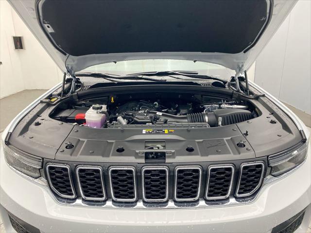 2025 Jeep Grand Cherokee Laredo X 4x4